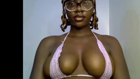 Snapshot of black_petitqueen12 chatting on 02-13-26, 06:53 BLACK online show from 02-13-26, 06:53