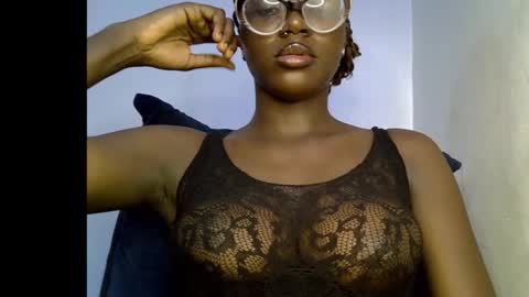 Snapshot of black_petitqueen12 chatting on 02-17-26, 04:35 BLACK online show from 02-17-26, 04:35