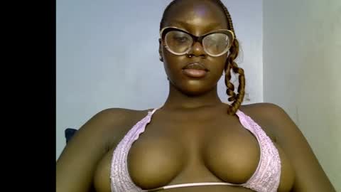 Snapshot of black_petitqueen12 chatting on 02-19-26, 07:21 BLACK online show from 02-19-26, 07:21