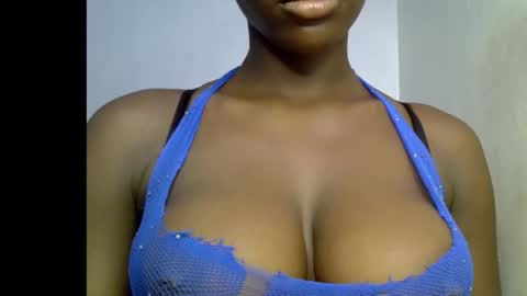 Snapshot of black_petitqueen12 chatting on 02-25-26, 07:12 BLACK online show from 02-25-26, 07:12