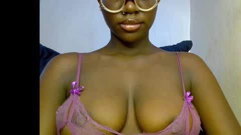 Snapshot of black_petitqueen12 chatting on 02-26-26, 07:40 BLACK online show from 02-26-26, 07:40