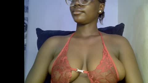 Snapshot of black_petitqueen12 chatting on 03-10-26, 08:03 BLACK online show from 03-10-26, 08:03