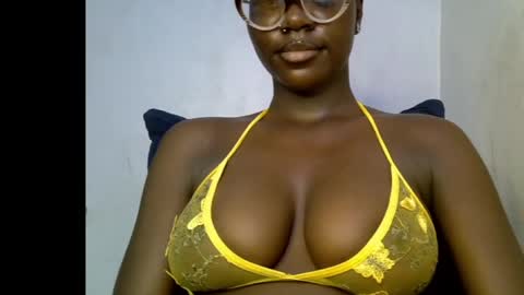 Snapshot of black_petitqueen12 chatting on 03-20-26, 07:30 BLACK online show from 03-20-26, 07:30