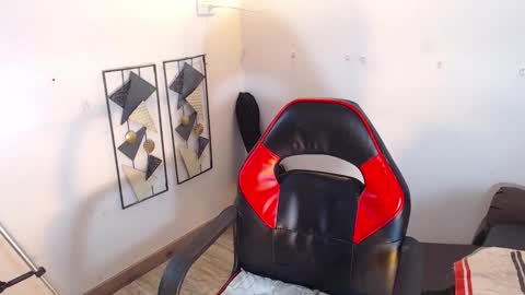 Snapshot of black_raiden chatting on 10-27-25, 08:57 black raiden online show from 10-27-25, 08:57