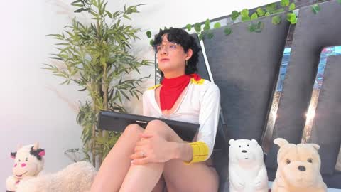 Snapshot of black_rose02 chatting on 01-31-25, 02:39 B L A C K R O S E online show from 01-31-25, 02:39