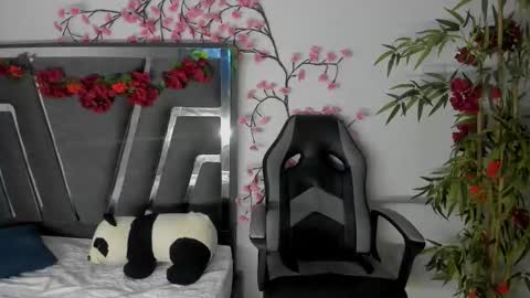 Snapshot of black_rose02 chatting on 09-19-25, 11:33 B L A C K R O S E online show from 09-19-25, 11:33