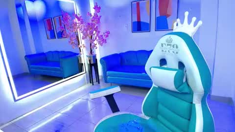 Snapshot of black_roseee chatting on 10-19-25, 04:02 Rousse online show from 10-19-25, 04:02