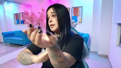 Snapshot of black_roseee chatting on 10-21-25, 03:40 Rousse online show from 10-21-25, 03:40