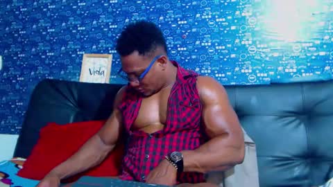 Snapshot of black_seus85 chatting on 10-24-25, 04:58 duglas online show from 10-24-25, 04:58