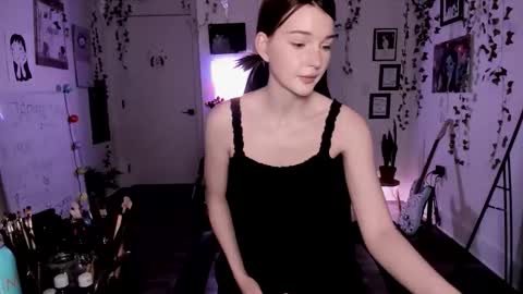 Ella online show from 03-26-26, 01:22