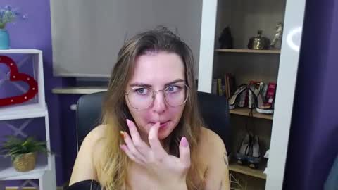 Z O E Y online show from 12-12-24, 05:31