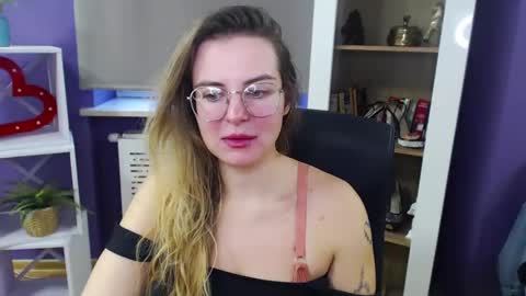 Z O E Y online show from 12-12-24, 09:08