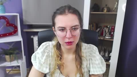 Z O E Y online show from 12-16-24, 05:38