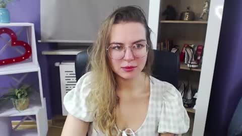 Z O E Y online show from 12-18-24, 05:37