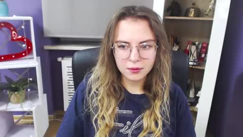 Z O E Y online show from 12-19-24, 06:01