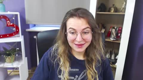 Z O E Y online show from 12-19-24, 09:51