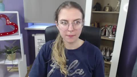 Z O E Y online show from 12-20-24, 09:43