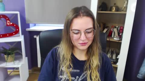 Z O E Y online show from 12-21-24, 11:22