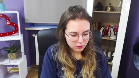 Z O E Y online show from 12-22-24, 07:44