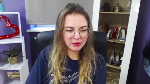 Z O E Y online show from 12-22-24, 10:49