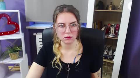 Z O E Y online show from 12-23-24, 10:21