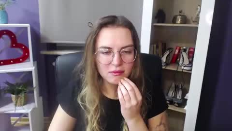 Z O E Y online show from 12-30-24, 05:26