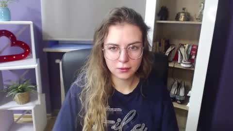 Z O E Y online show from 01-06-25, 07:20