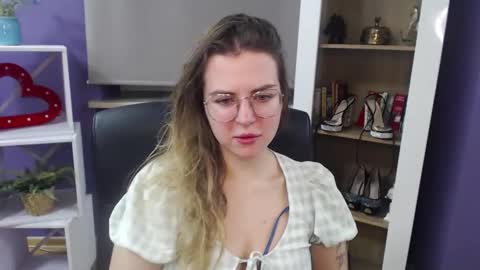 Z O E Y online show from 01-07-25, 05:22