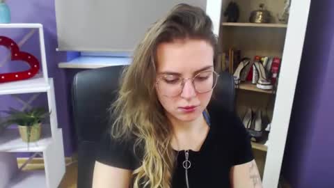 Z O E Y online show from 01-10-25, 09:02