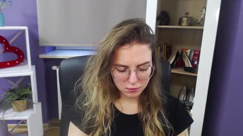 Z O E Y online show from 01-16-25, 08:43