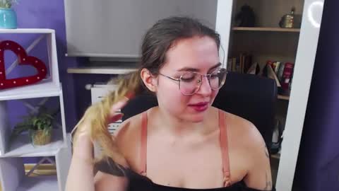 Z O E Y online show from 01-28-25, 05:43