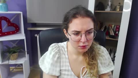 Z O E Y online show from 01-30-25, 05:30