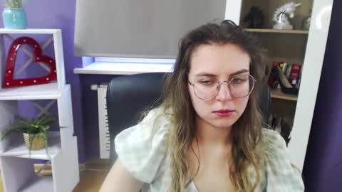 Z O E Y online show from 02-11-25, 11:54