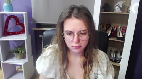 Z O E Y online show from 02-18-25, 05:31