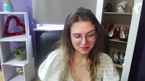 Z O E Y online show from 02-18-25, 08:38