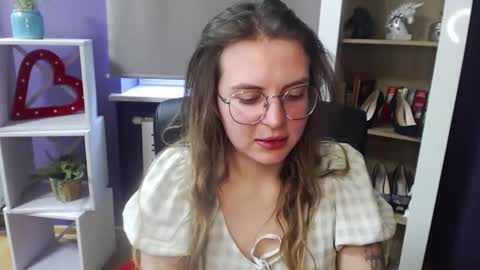 Z O E Y online show from 02-18-25, 11:44