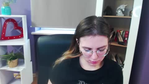 Z O E Y online show from 02-20-25, 09:11