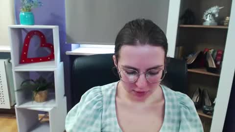 Z O E Y online show from 03-10-25, 09:21