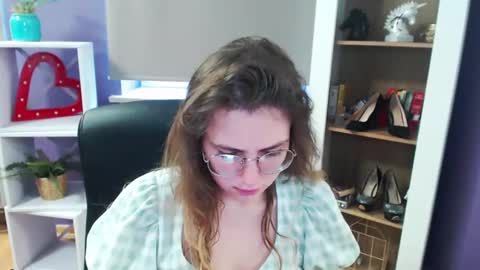 Z O E Y online show from 03-11-25, 11:44