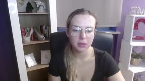 Z O E Y online show from 09-15-25, 04:23