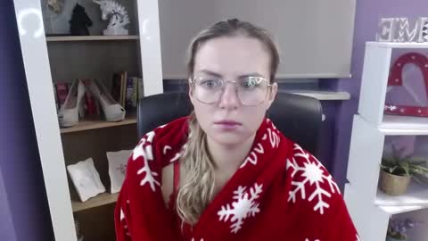 Z O E Y online show from 09-17-25, 04:25