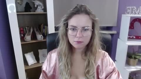 Z O E Y online show from 09-26-25, 04:27