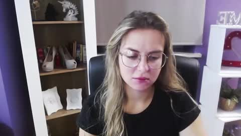 Z O E Y online show from 09-30-25, 04:39