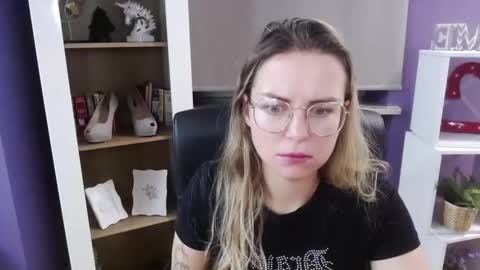 Z O E Y online show from 10-01-25, 04:18