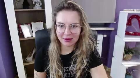 Z O E Y online show from 10-06-25, 04:32