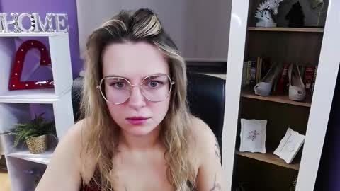 Z O E Y online show from 12-04-25, 05:39