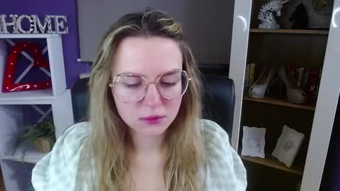 Z O E Y online show from 01-12-26, 05:34