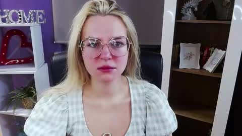 Z O E Y online show from 02-04-26, 05:46