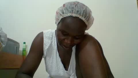 Snapshot of blacksexygal chatting on 10-28-25, 08:29 SARAH online show from 10-28-25, 08:29