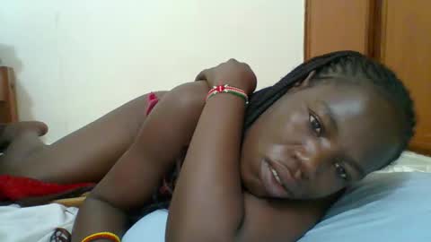 Snapshot of blacksexygal chatting on 10-29-25, 09:38 SARAH online show from 10-29-25, 09:38